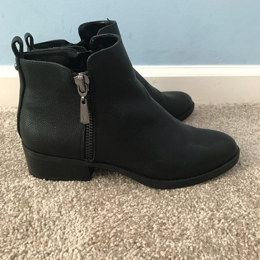Simply Vera Wang size 9 booties